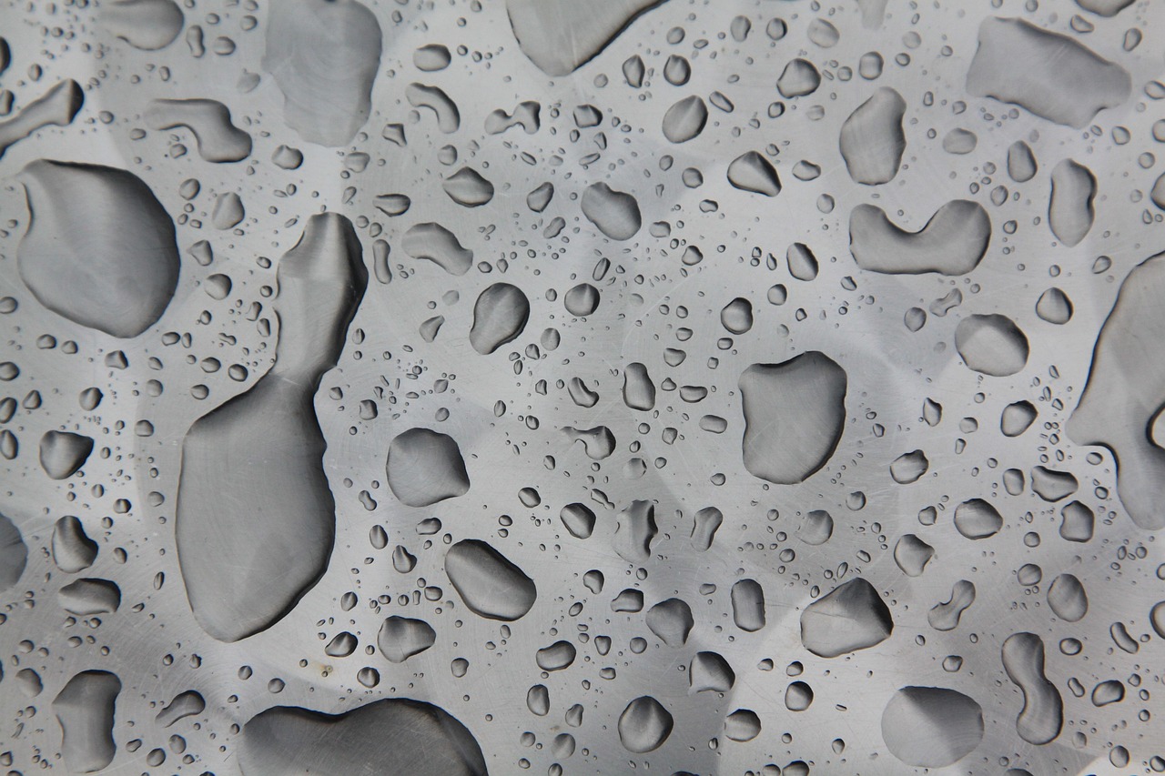 Waterdrop, nature, table — Plinko Erfahrungen 2026: Fiese Betrugsmasche & Fake Apps